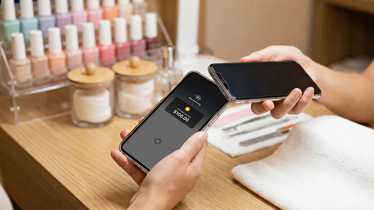 Tap to Pay card payment on a smartphone at a beauty studio
